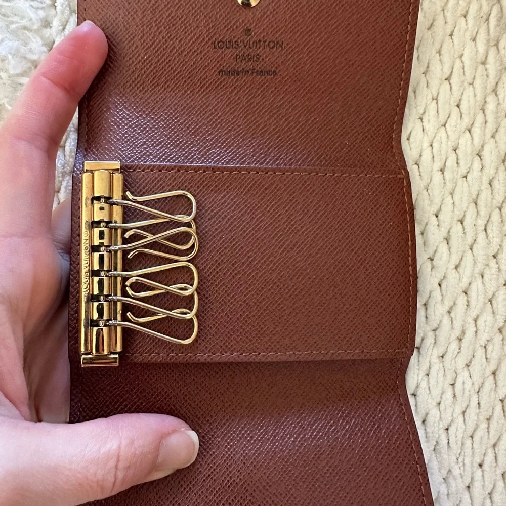 Louis Vuitton Monogram 6 key holder - Picture 5 of 8